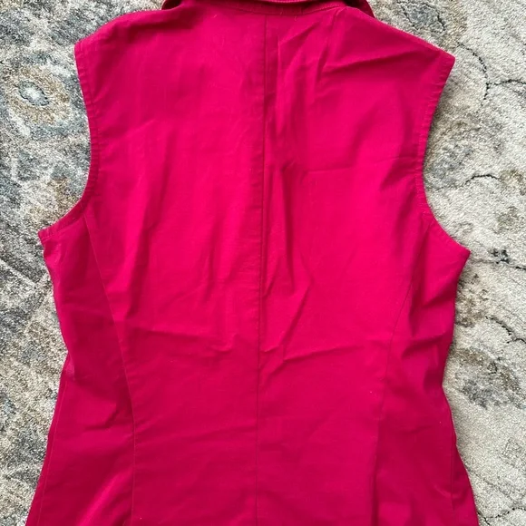 Tempo Paris Fuchsia Sleeveless Button-Down Shirt - Picture 2 of 5